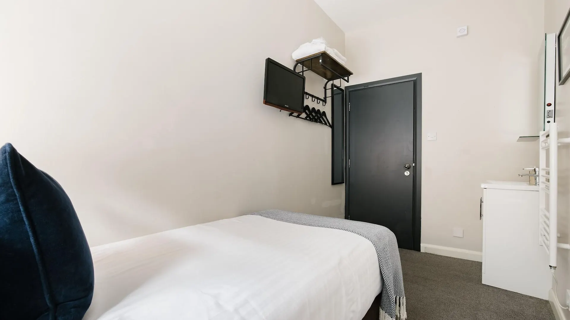 The Borough Hotel London 3*,